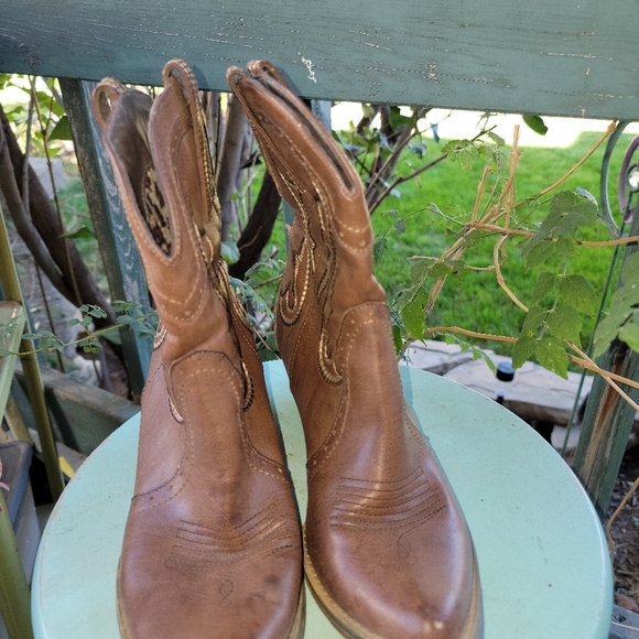 Cowgirl ankle booties, western heeled booties - Picture 4 of 9